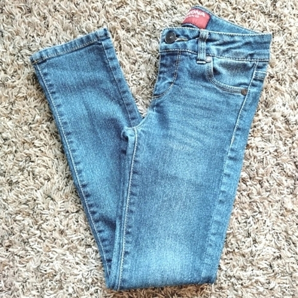 Arizona Jean Co Girls Classic Slim Skinny Light Wash Blue Denim Jeans Size 8 - Picture 2 of 8